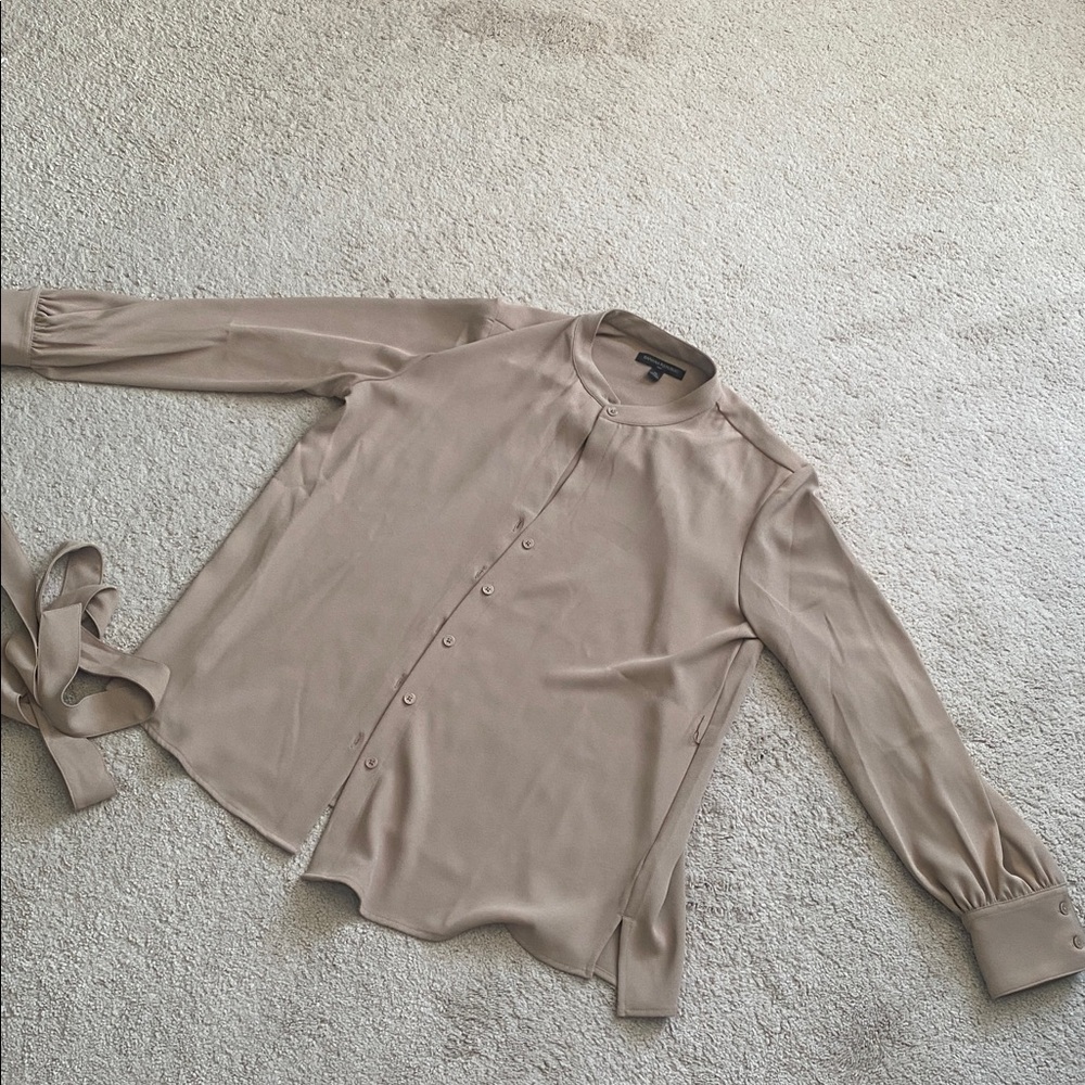 BANANA REPUBLIC tan blouse w/belt